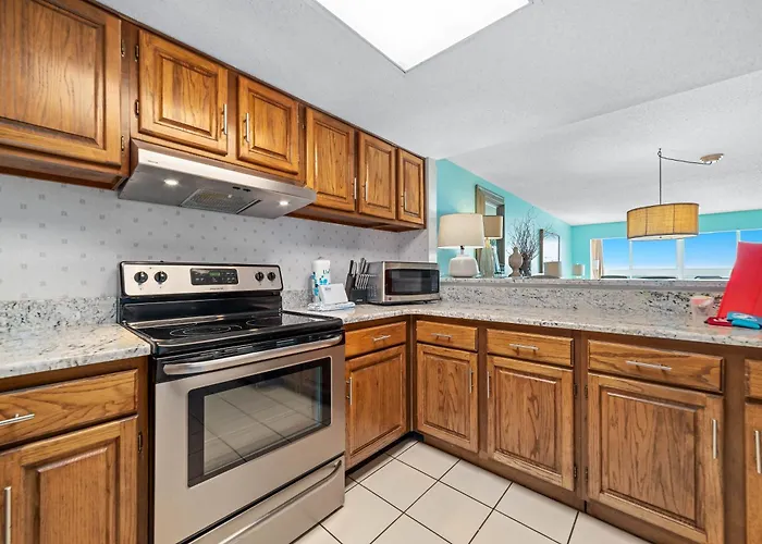 Edgewater West 61 *